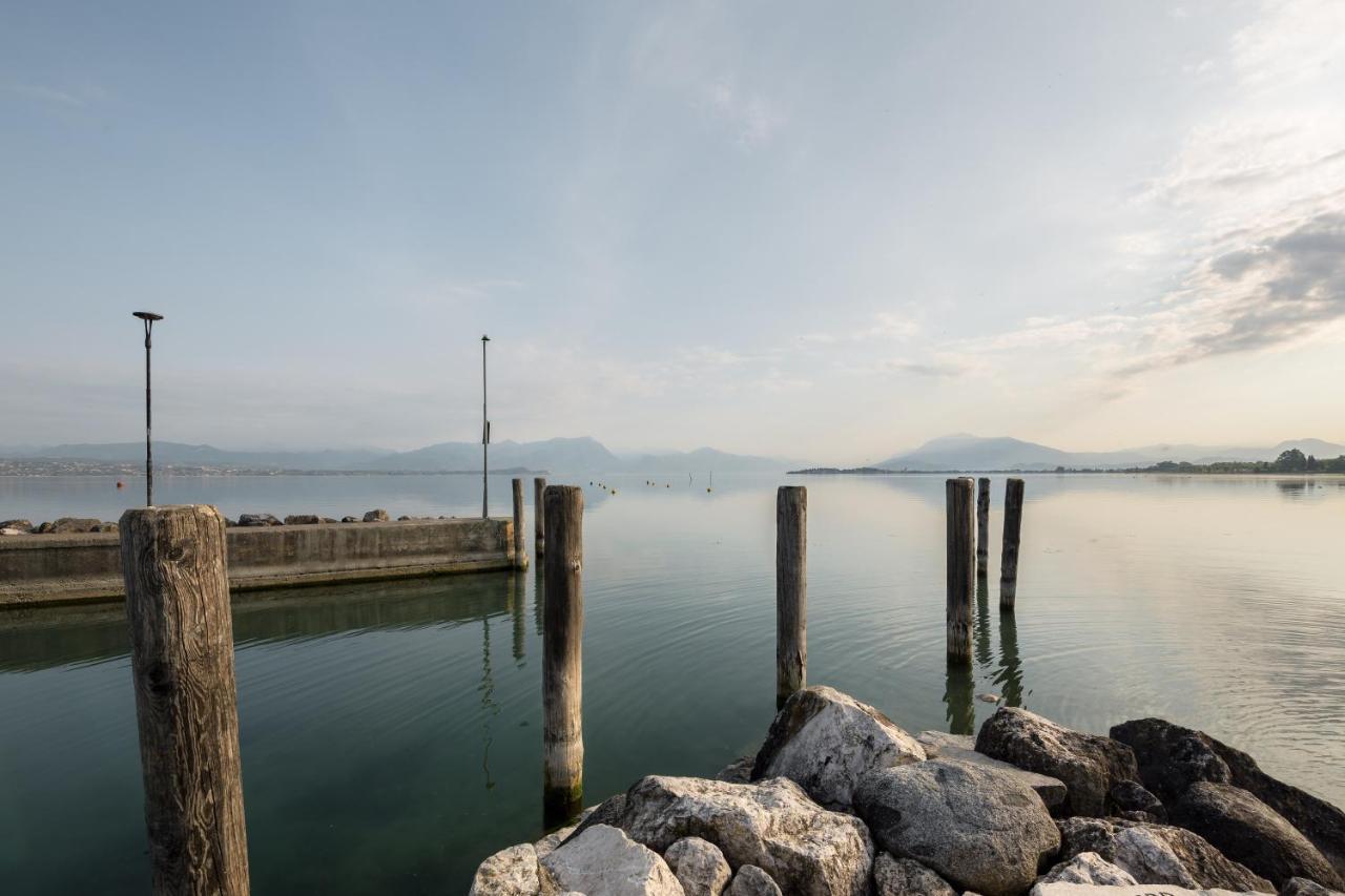 Hotel Aquila D'Oro Desenzano Desenzano del Garda Exterior photo