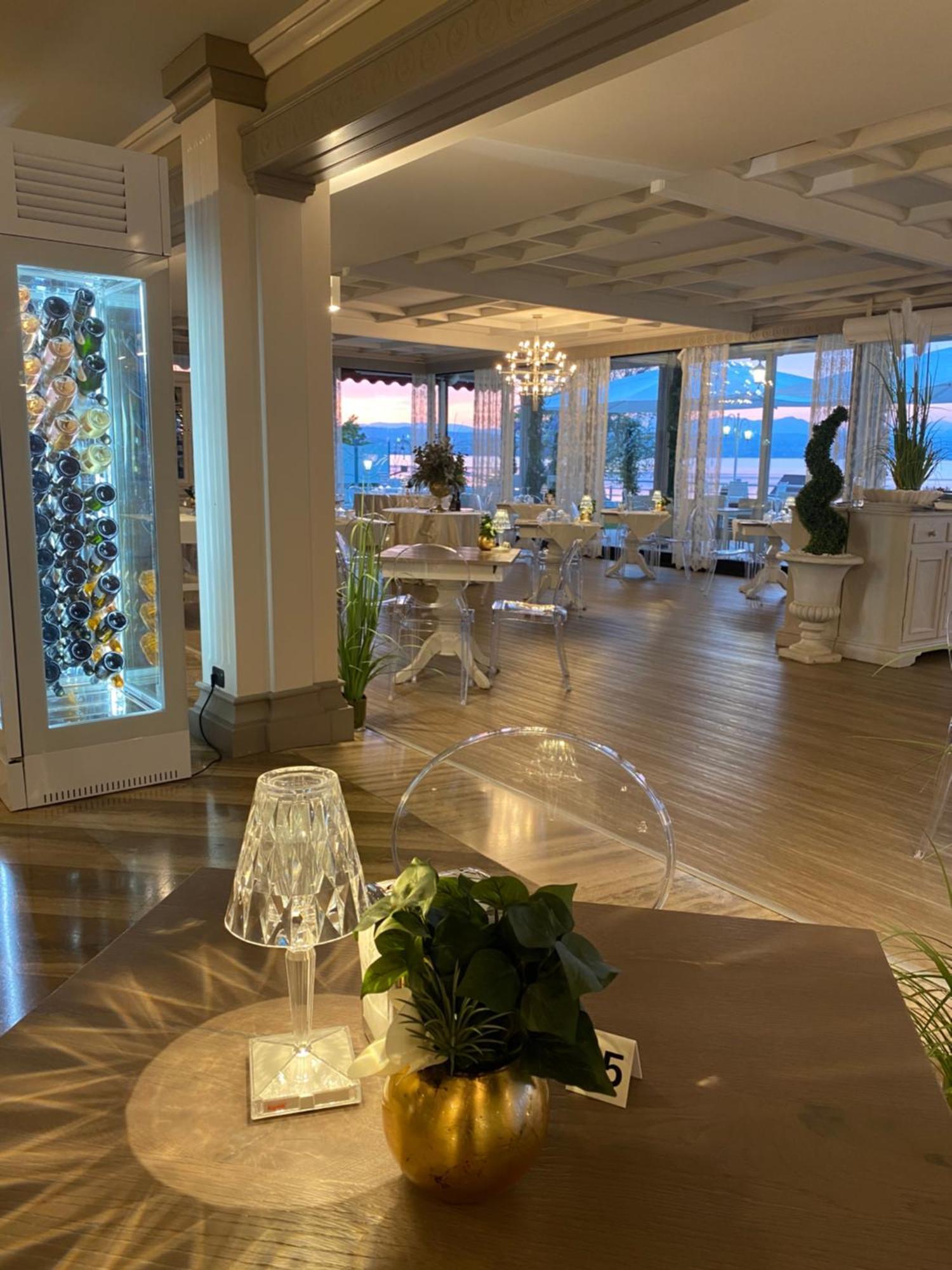 Hotel Aquila D'Oro Desenzano Desenzano del Garda Exterior photo