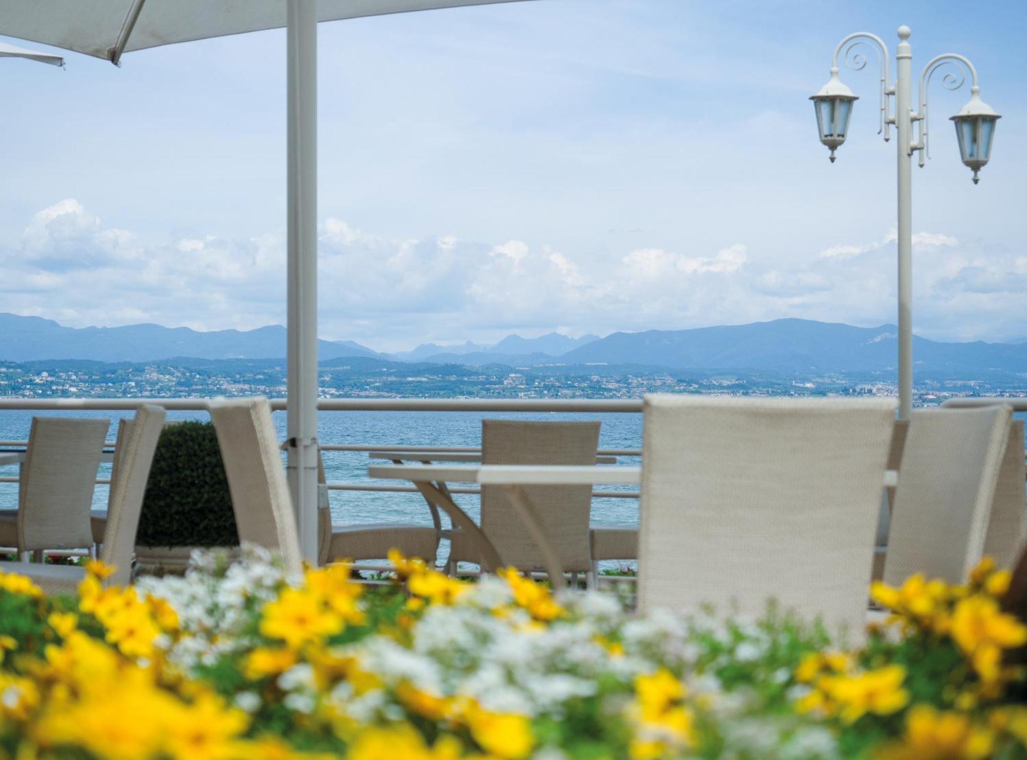 Hotel Aquila D'Oro Desenzano Desenzano del Garda Exterior photo