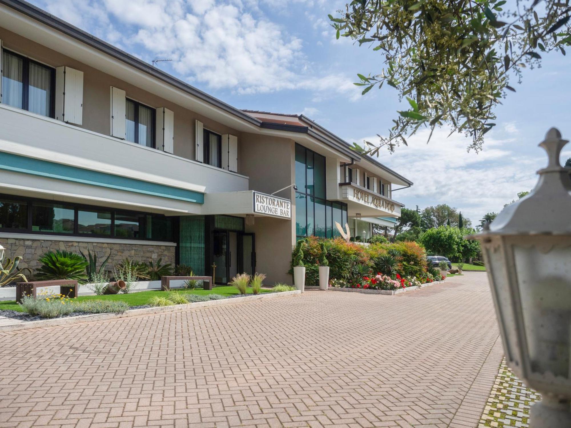 Hotel Aquila D'Oro Desenzano Desenzano del Garda Exterior photo