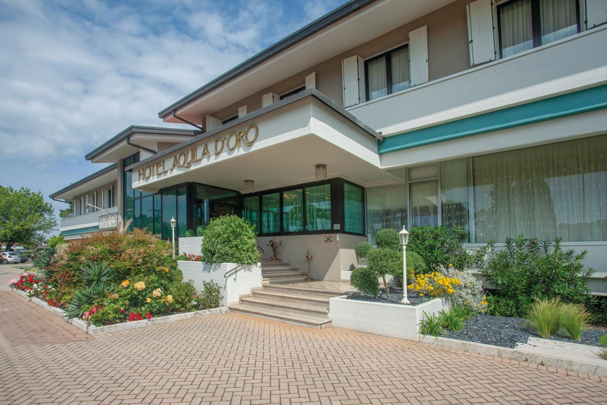 Hotel Aquila D'Oro Desenzano Desenzano del Garda Exterior photo