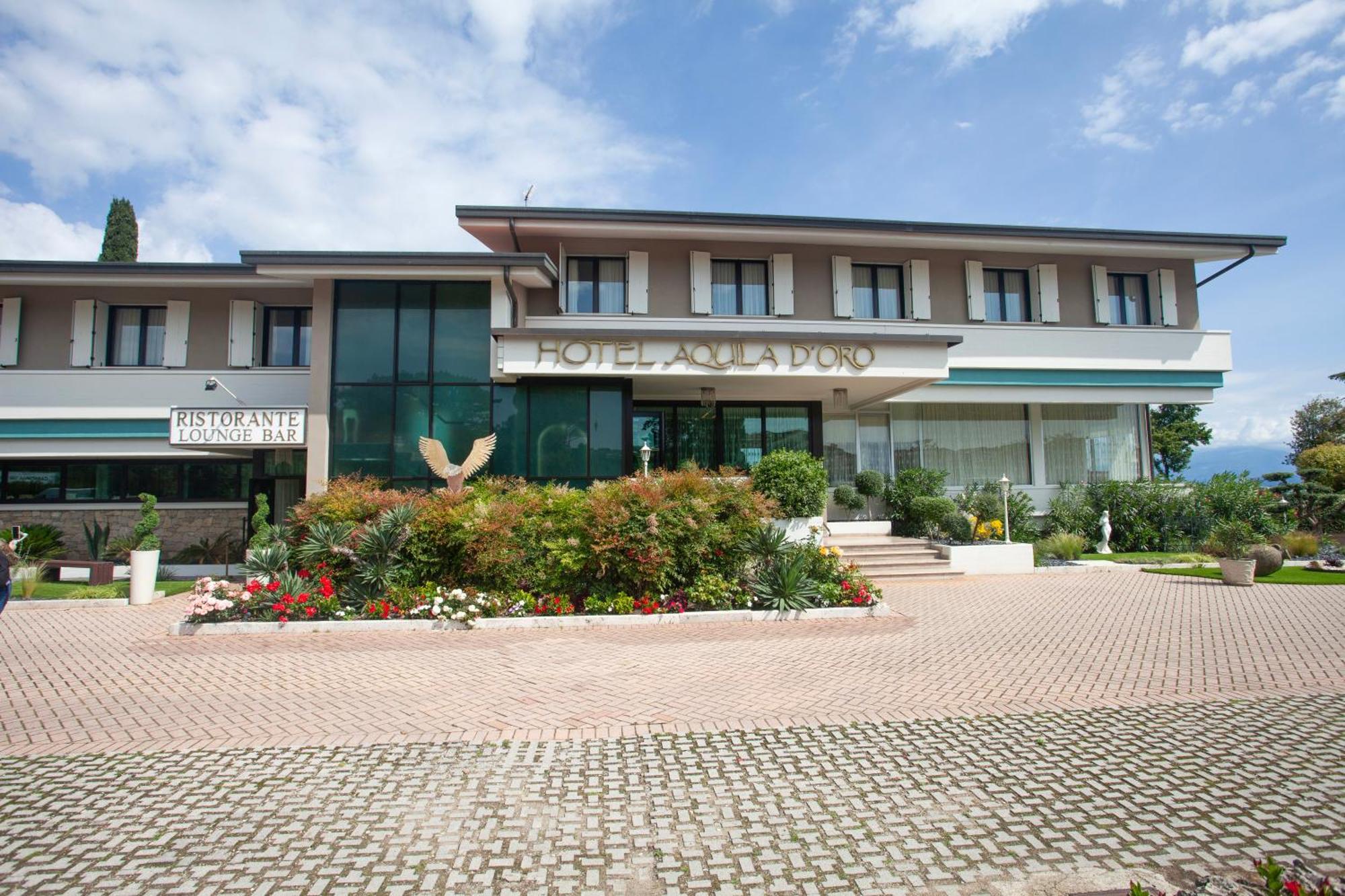 Hotel Aquila D'Oro Desenzano Desenzano del Garda Exterior photo
